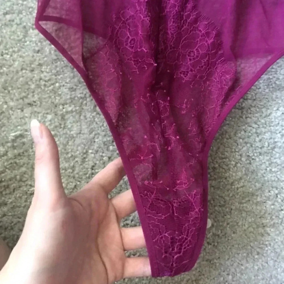 NWT Victoria’s Secret Halter Lace Thong Bodysuit Size Small (tagged M) Burgundy - Picture 3 of 5